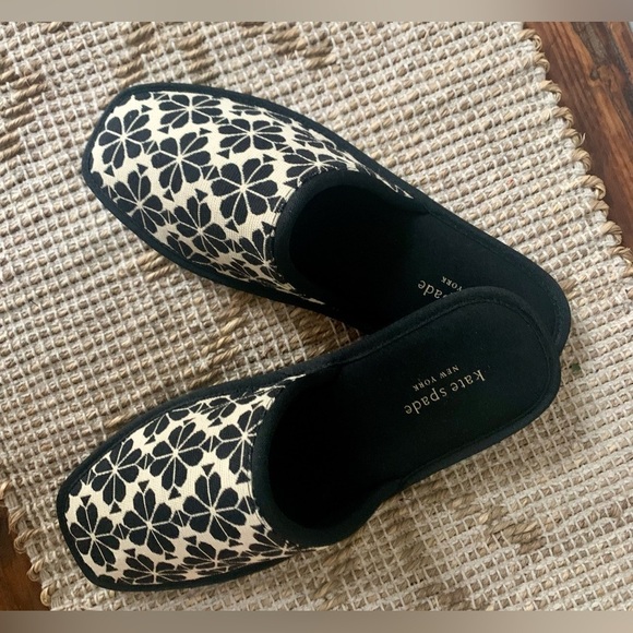 Kate Spade Flower Jacquard Dove Slippers NWOT. SOLD OUT On Website! - Picture 4 of 8